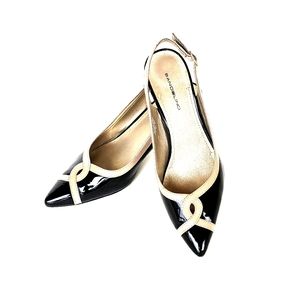 Ladie's Bandolino Black and Tan Pumps, 2.5" heel